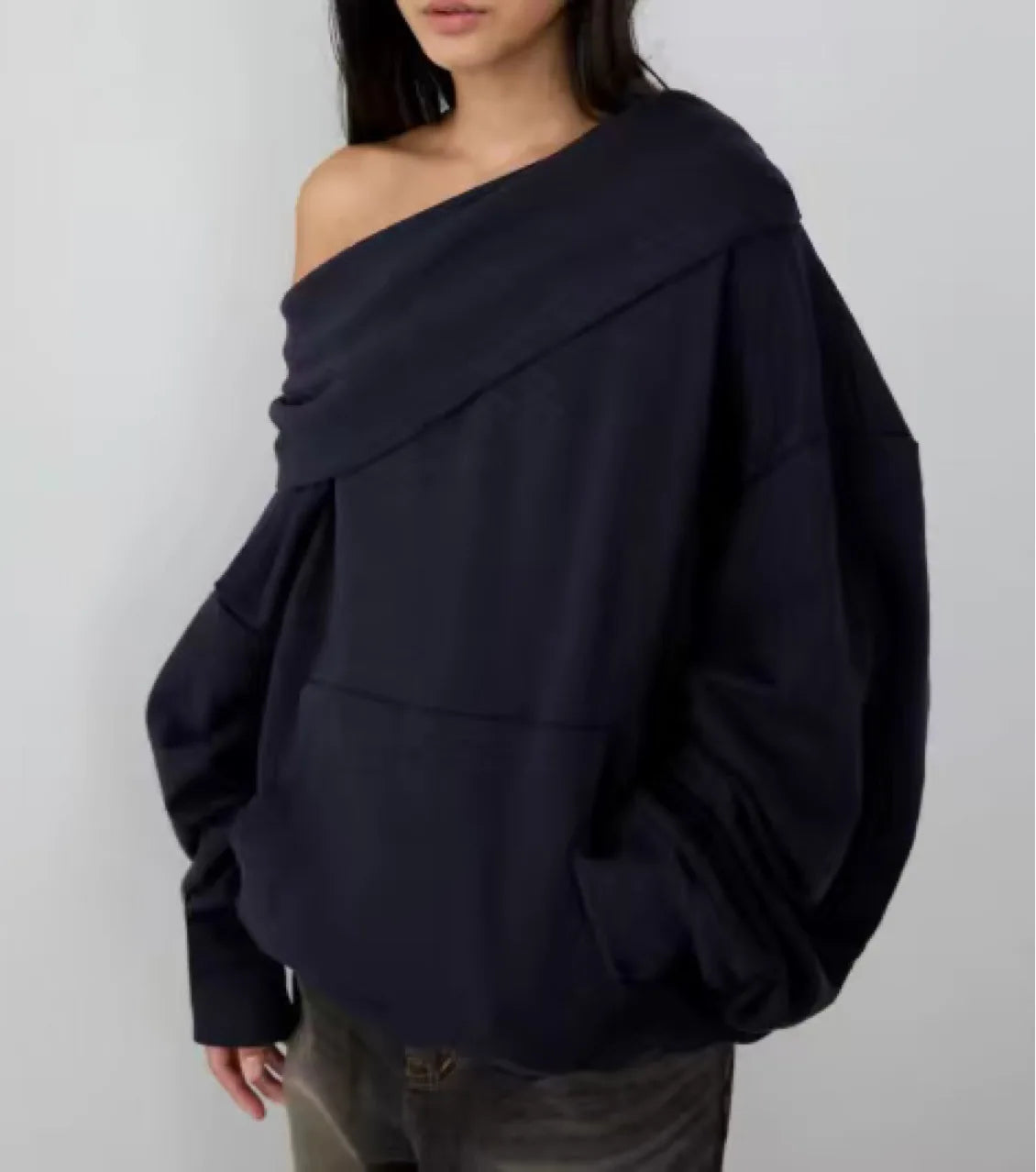 Off-The-Shoulder Hoodie 2025 Autumn Winter Solid Color Hooded Sweatshirt for Women Loose Comfortable Laid-back Streetwear Style